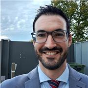 Profesor de inglés bilingüe. El alumno aprenderá inglés de manera natural mediante la exposición al idioma de manera atractiva